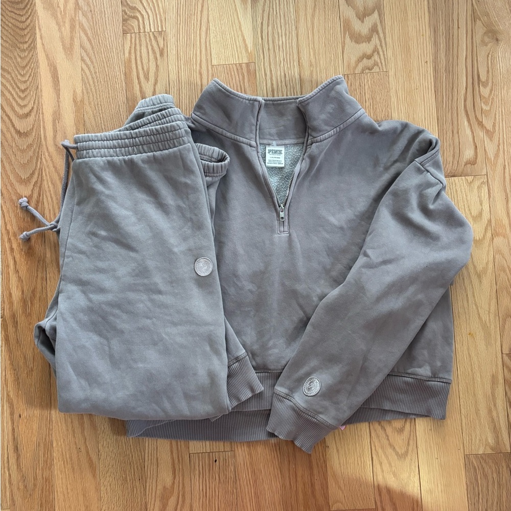 Victoria's Secret PINK Beige Zip-Up Hoodie and Sweatpants Set 🩷
